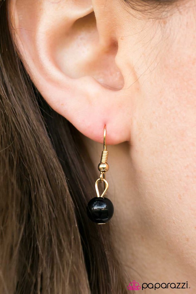 Paparazzi ♥ Fortune Smiles Upon You - Black ♥ Necklace