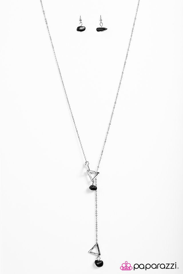 Paparazzi ♥ Mountain Tour - Black ♥ Necklace