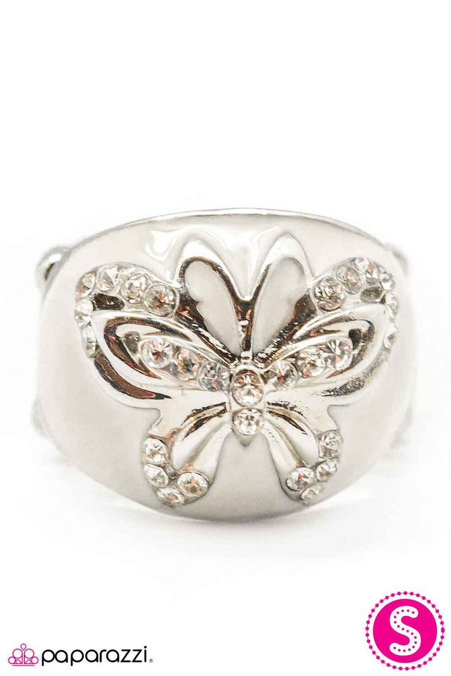 Paparazzi ♥ Flirtatiously Fluttering - White ♥ Ring