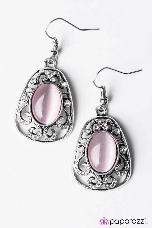 Paparazzi ♥ Royalty Awaits - Pink ♥ Earrings