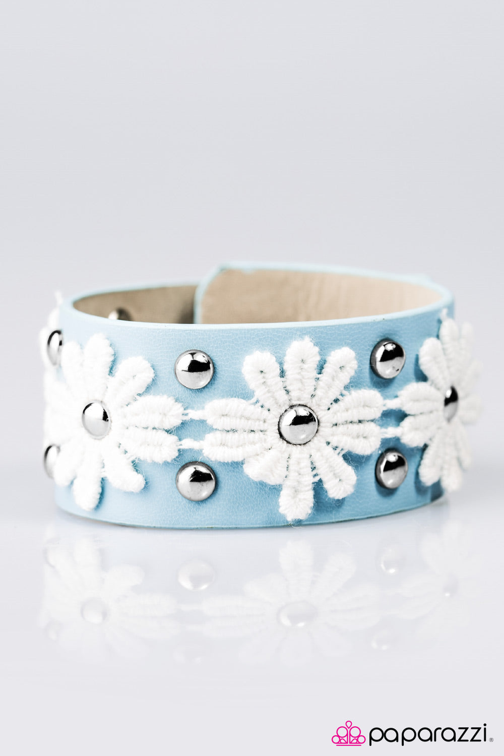 Paparazzi ♥ Wake Up And Smell The Daisies - Blue ♥  Bracelet