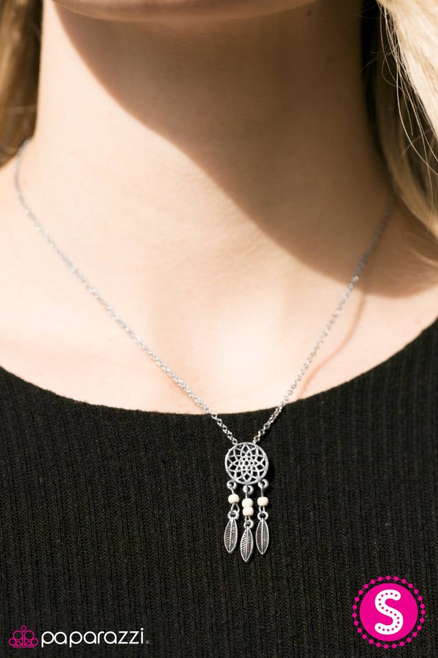 i-must-be-dreaming-white-p2se-wtxx-088uq