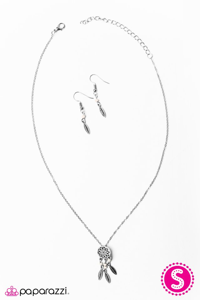 Paparazzi ♥ I Must Be Dreaming - White ♥ Necklace