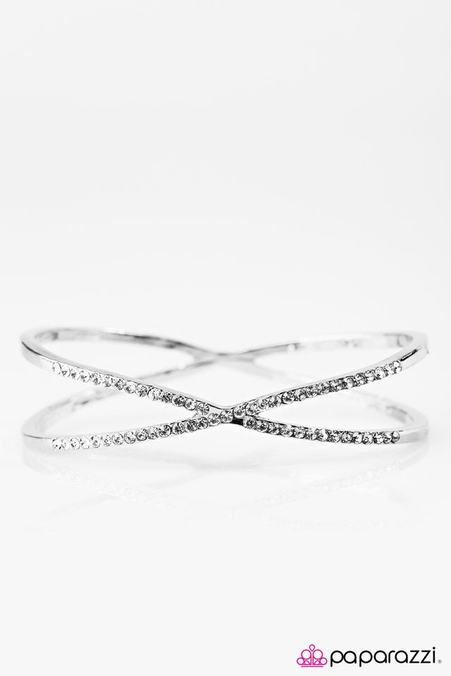 Paparazzi ♥ Thunderstorm - White ♥ Bracelet