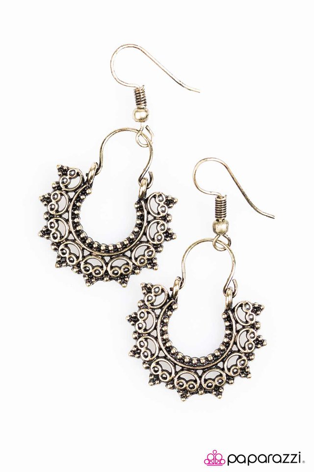 Paparazzi ♥ Agree To FILIGREE - Brass ♥ Earrings