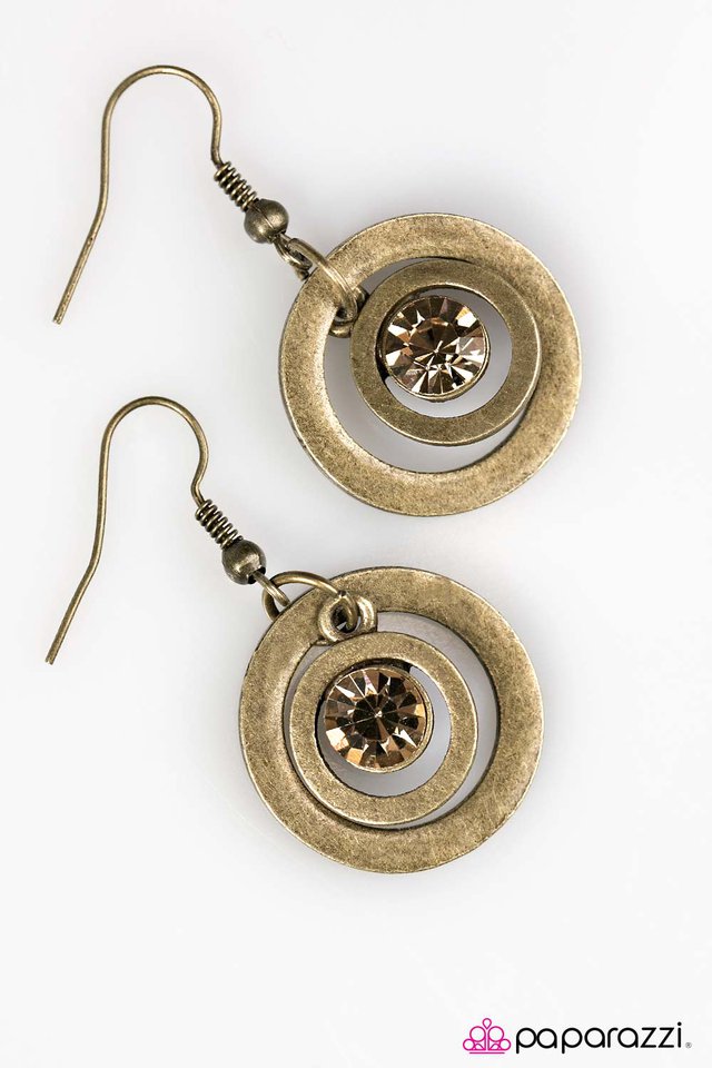 Paparazzi ♥ Dinner On The Moon - Brass ♥ Earrings