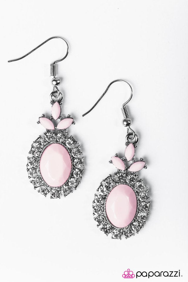 Paparazzi ♥ Think Like a Queen - Pink ♥ Earrings