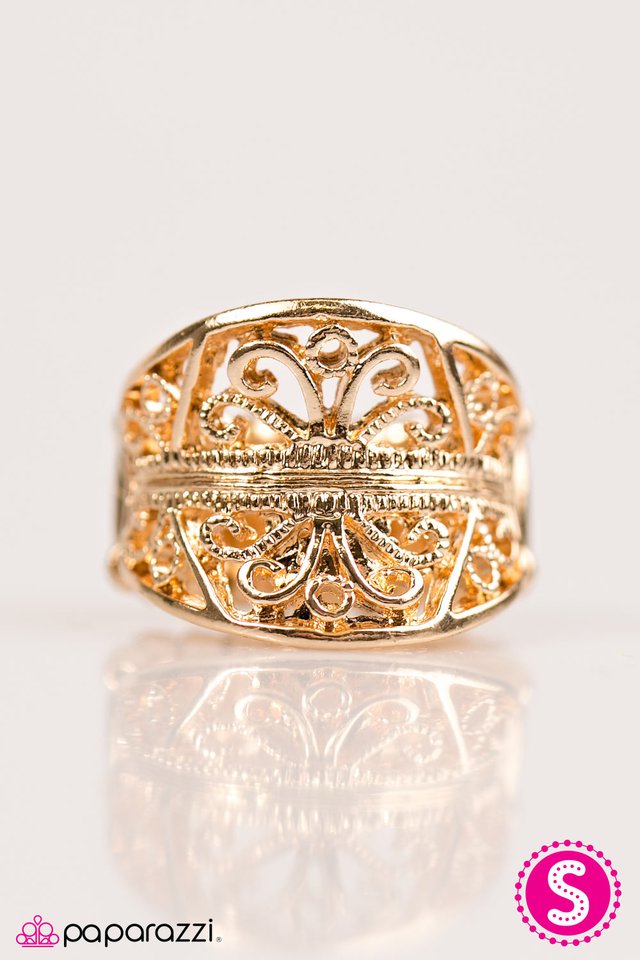Paparazzi ♥ Royally Royal - Gold ♥ Ring