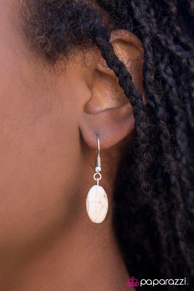 Paparazzi ♥ Skipping Stones - White ♥ Necklace