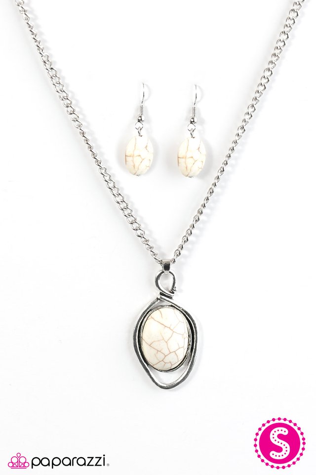 Paparazzi ♥ Skipping Stones - White ♥ Necklace