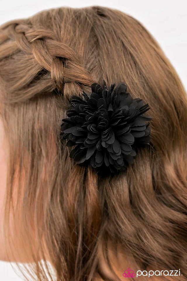 petals-a-plenty-black-p7ca-bkxx-040xx
