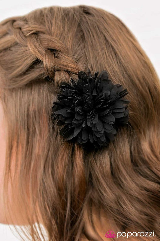 petals-a-plenty-black-p7ca-bkxx-040xx