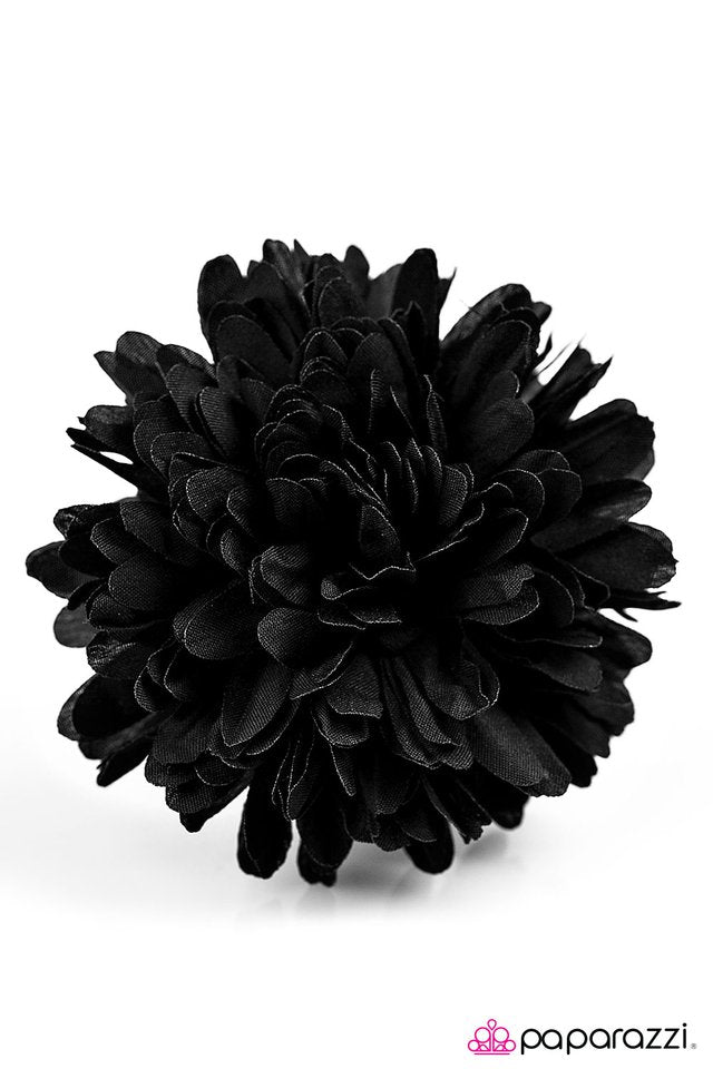 Paparazzi ♥ Petals-A-Plenty - Black ♥ Hair Clip