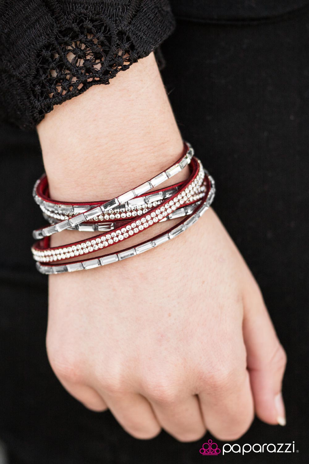 welcome-to-the-fashion-show-red-p9di-urrd-002xx