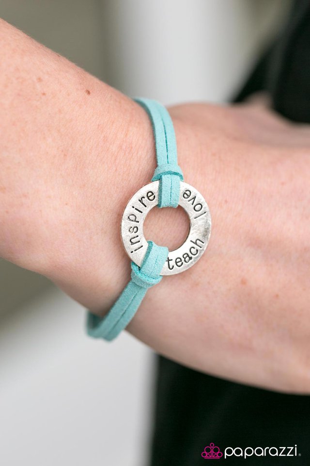 never-stop-dreaming-blue-p9se-blxx-121xx