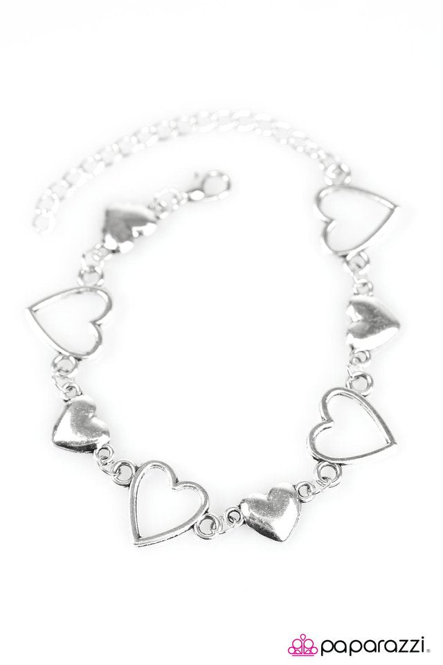 Paparazzi ♥ HEART To Handle - Silver ♥ Bracelet
