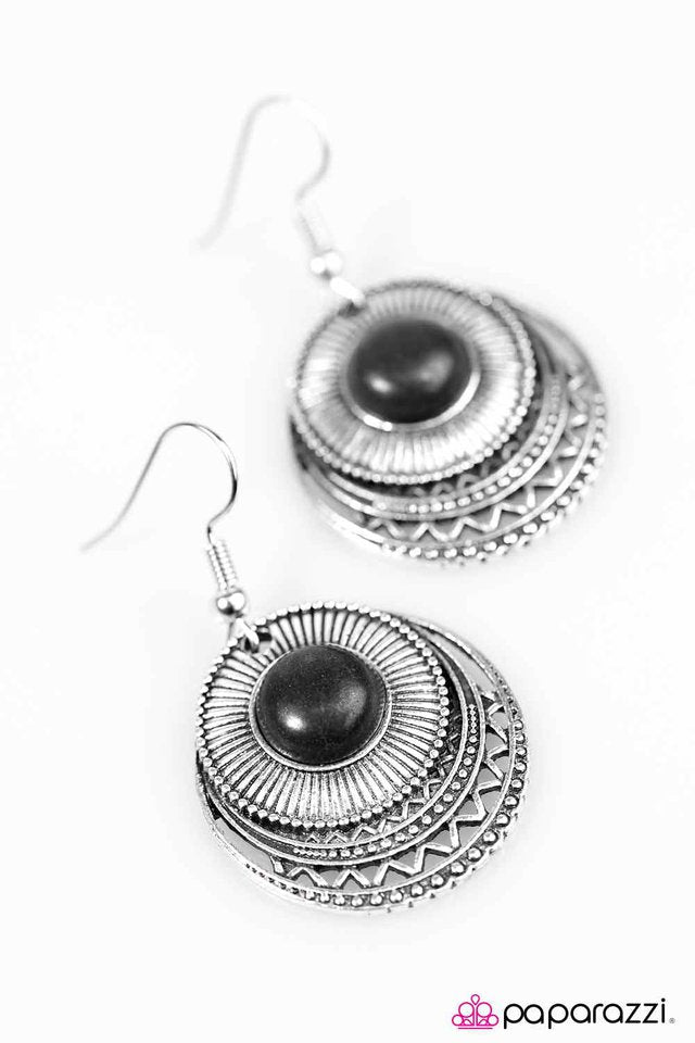 Paparazzi ♥ SOL Sister - Black ♥ Earrings