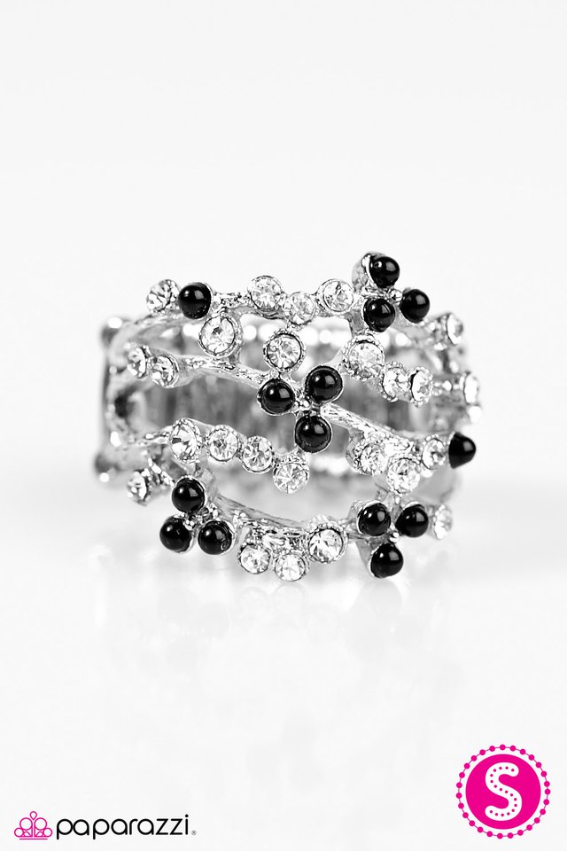 Paparazzi ♥ Breathless Beauty - Black ♥ Ring