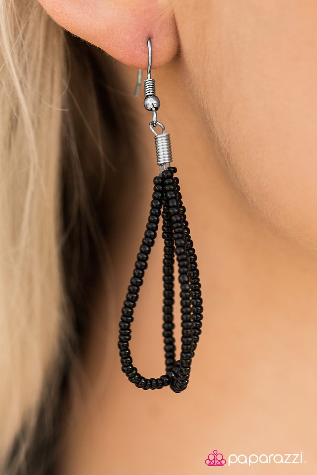 Paparazzi ♥ Tropical Twist - Black ♥ Necklace