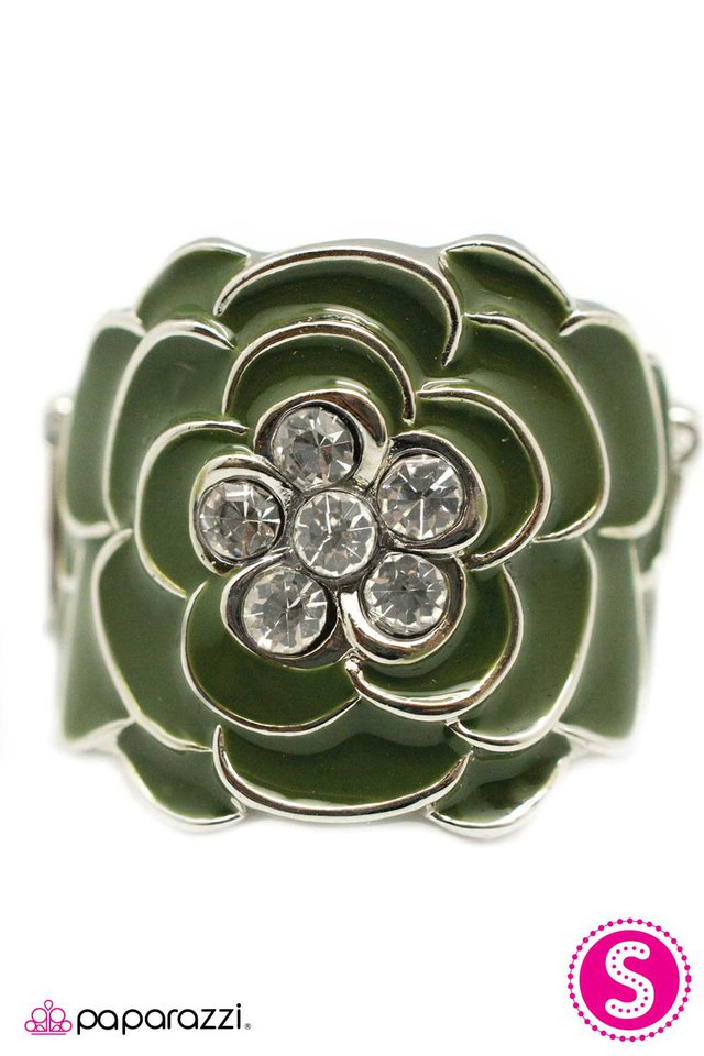 Paparazzi ♥ Cypress Cascade - Green ♥ Ring
