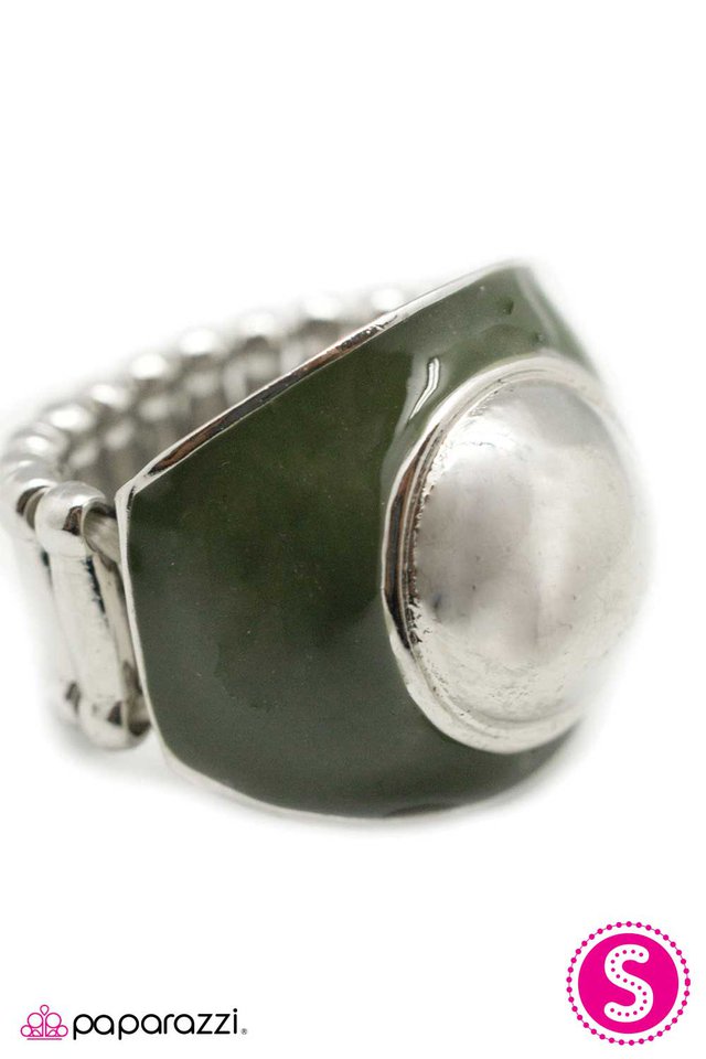 Paparazzi ♥ Making an Entrance - Green ♥ Ring