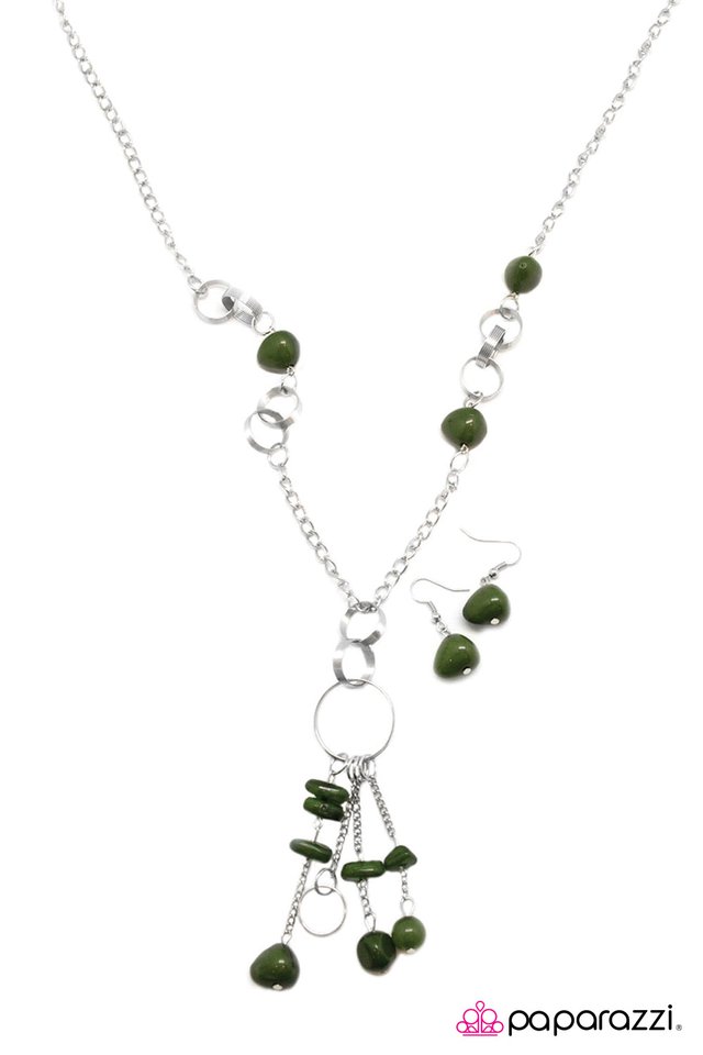 Paparazzi ♥ Piece of Mind - Green ♥ Necklace