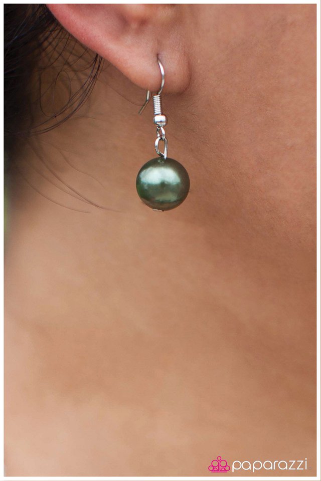 Paparazzi ♥ Instant Classic - Green ♥ Necklace