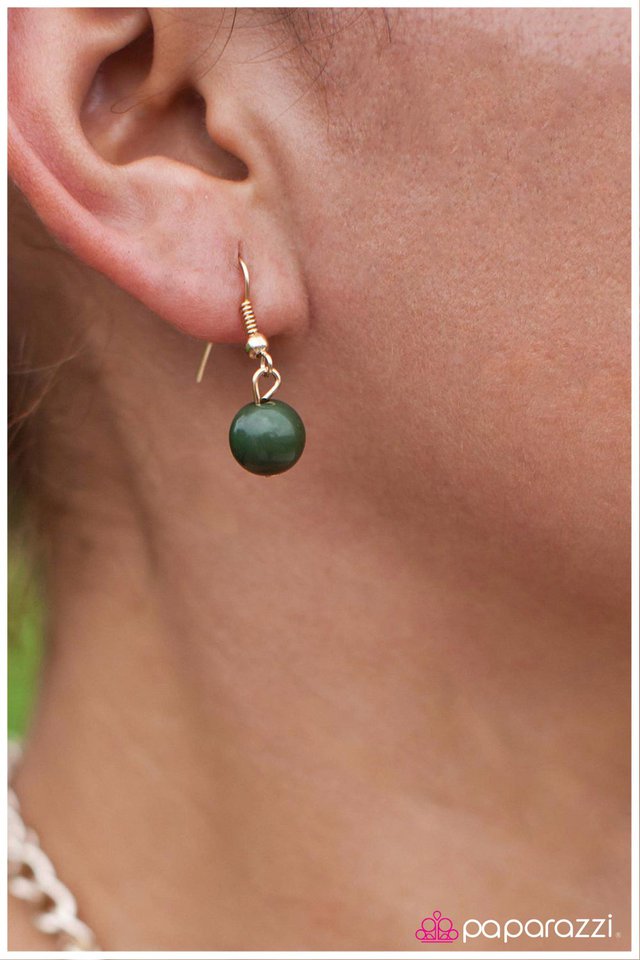 Paparazzi ♥ Luck Be a Lady - Green ♥ Necklace