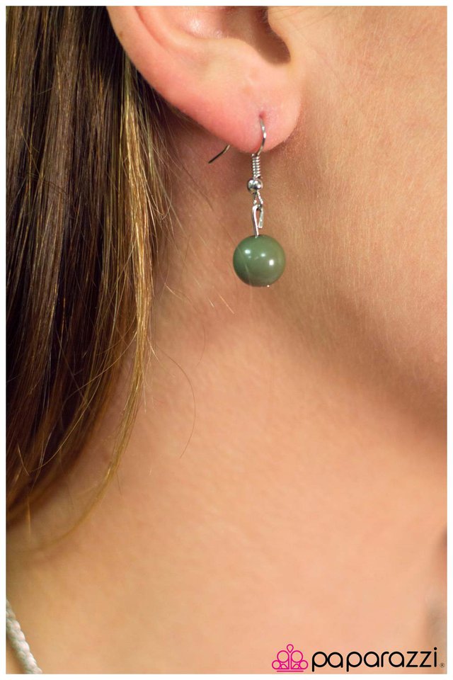 Paparazzi ♥ A Break from the Norm - Green ♥ Necklace