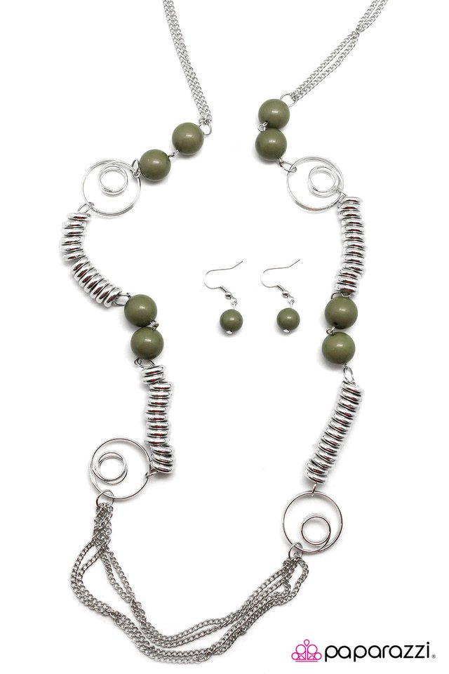 Paparazzi ♥ A Break from the Norm - Green ♥ Necklace