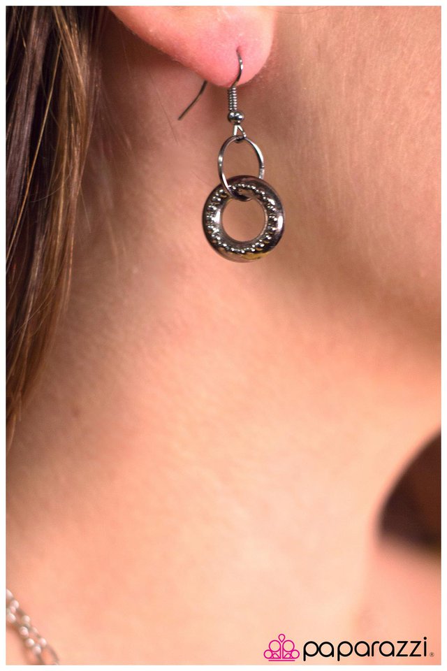 Paparazzi ♥ Through the Ringer - Silver ♥ Necklace