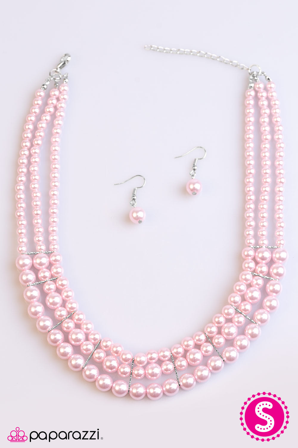 Paparazzi ♥ Lady In Waiting - Pink ♥  Necklace