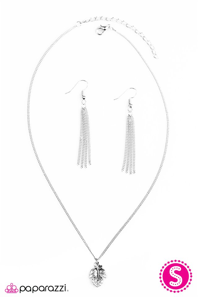 Paparazzi ♥ LEAF-ing Home - Silver ♥ Necklace