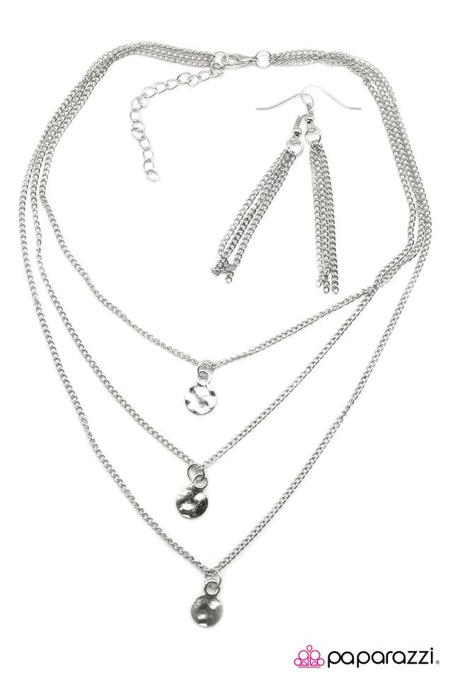 Paparazzi ♥ Subtle Sophistication - Silver ♥ Necklace
