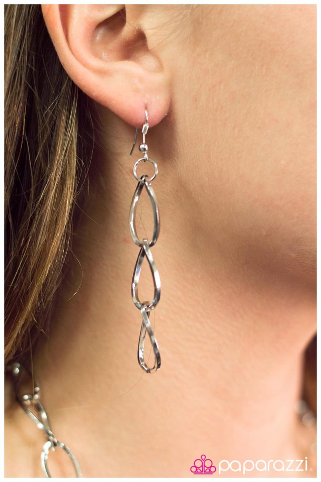 Paparazzi ♥ For the Applause - Silver ♥ Necklace