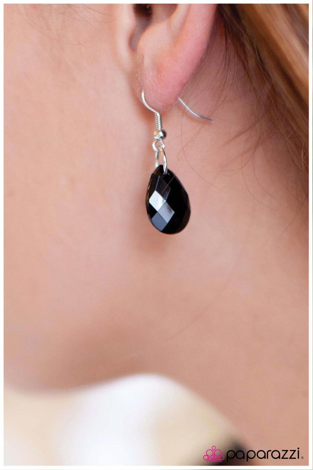 Paparazzi ♥ Chaotic Symmetry - Black ♥ Necklace