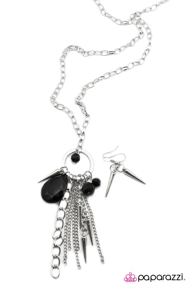 Paparazzi ♥ DeSpike What You Think - Black ♥ Necklace