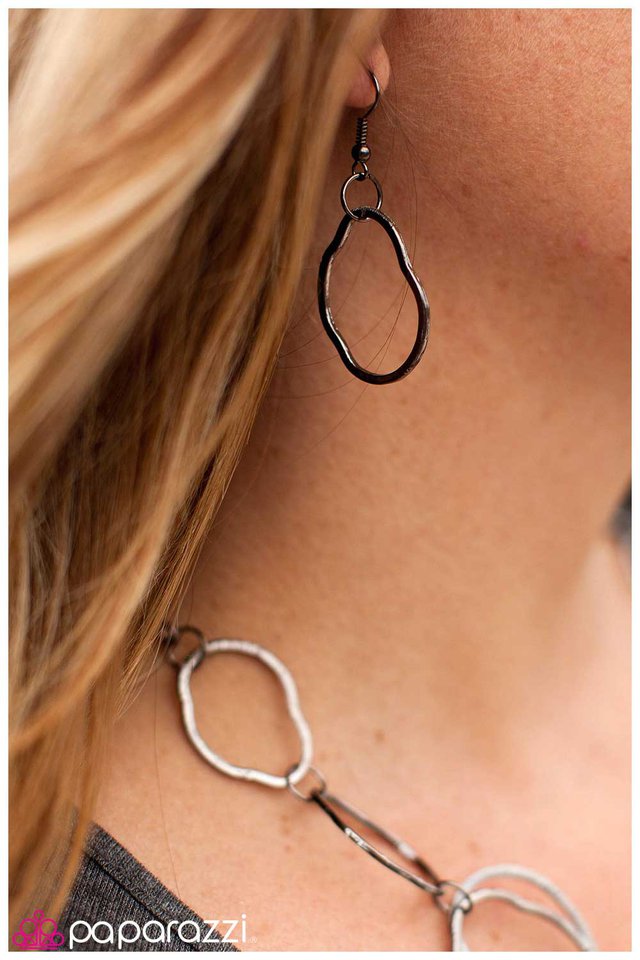 Paparazzi ♥ Pinch Me - Black ♥ Necklace