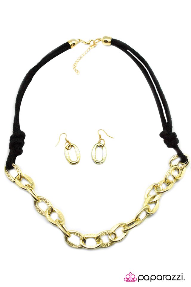 Paparazzi ♥ Last But Knot Least - Black/Gold ♥ Necklace