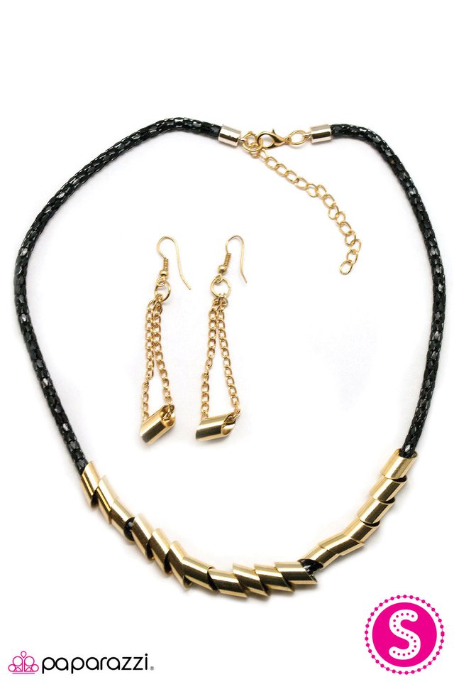 Paparazzi ♥ High Caliber - Black ♥ Necklace