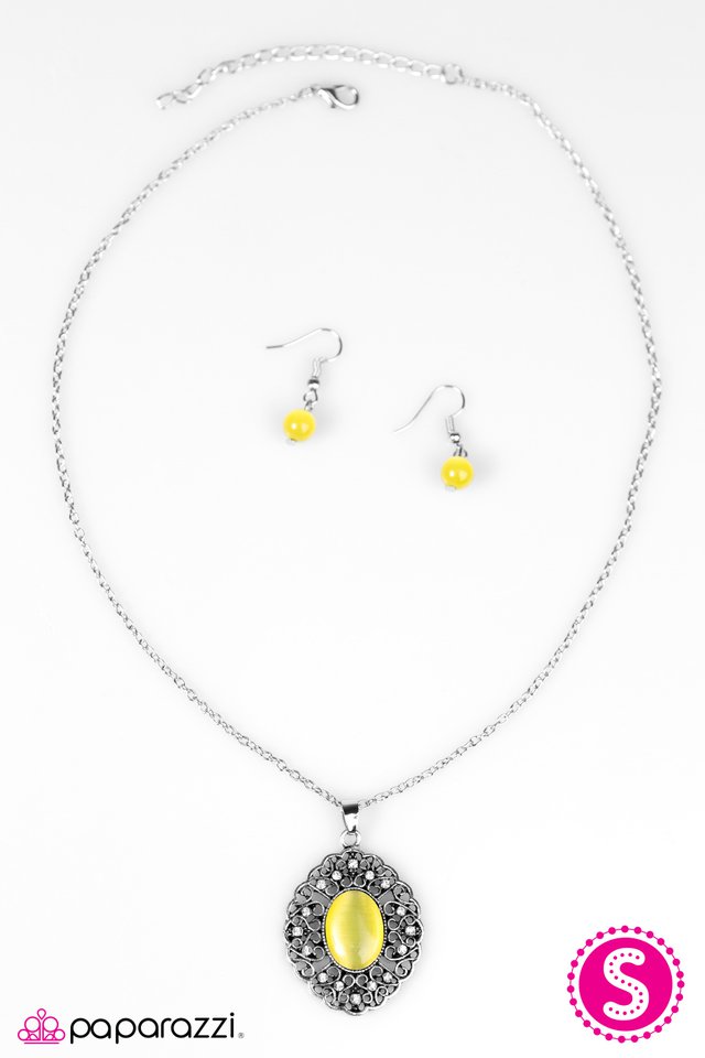 Paparazzi ♥ Heart Of Glace - Yellow ♥ Necklace