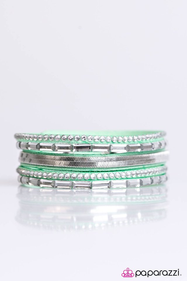 Paparazzi ♥ Hit the Lights - Green ♥ Bracelet