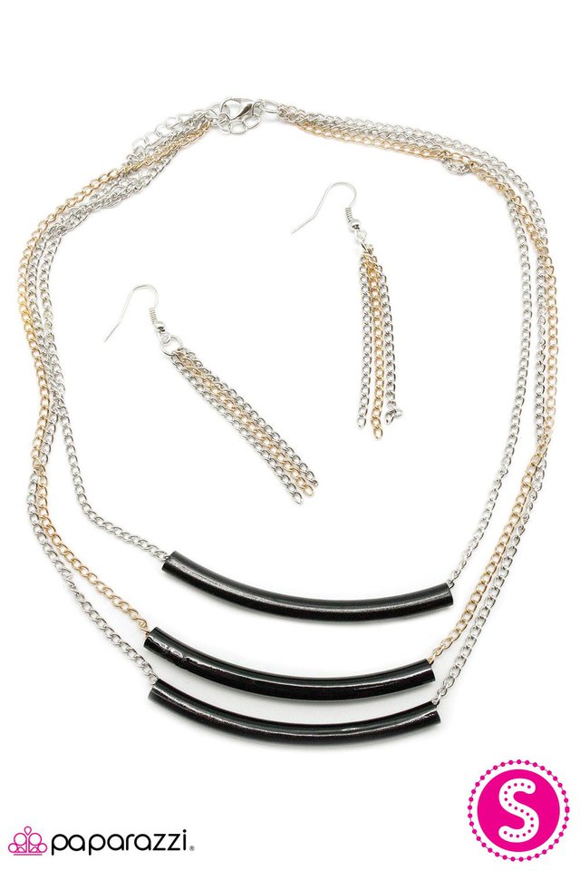 Paparazzi ♥ Right This SWAY - Black ♥ Necklace