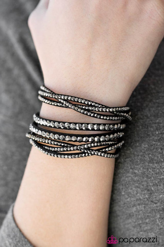 all-hairspray-and-glitter-black-p9di-urbk-038xx