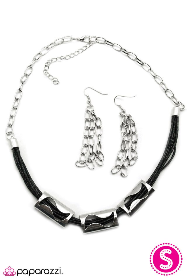 Paparazzi ♥ New Wave - Black ♥ Necklace