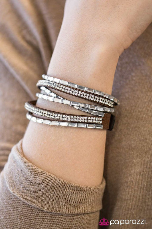 welcome-to-the-fashion-show-brown-p9di-urbn-012xx