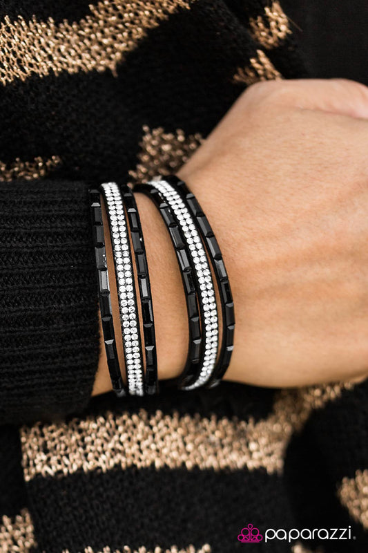 welcome-to-the-fashion-show-black-2770-p9di-urbk-049xx