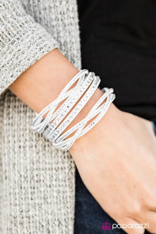 all-hairspray-and-glitter-white-p9di-urwt-015xx