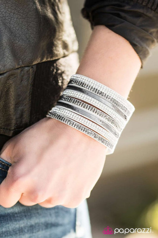 thriller-white-p9di-urwt-016xx