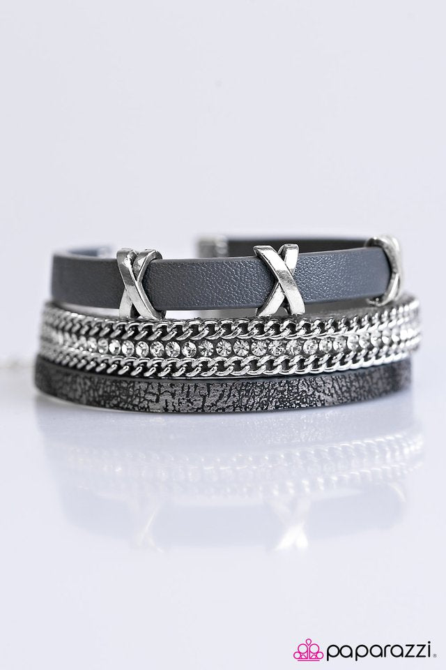 Paparazzi ♥ Go The X-tra Mile ♥ Bracelet